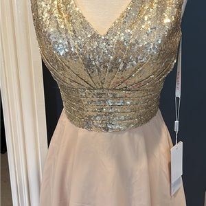 Special occasion dress size 2 NEW!